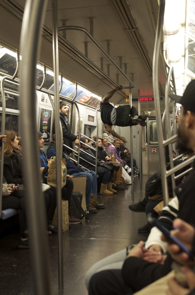 acrobates in the subway